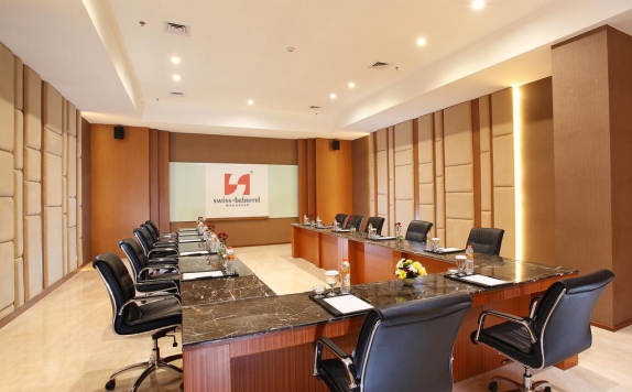 meeting room di Swiss-Belhotel Makassar