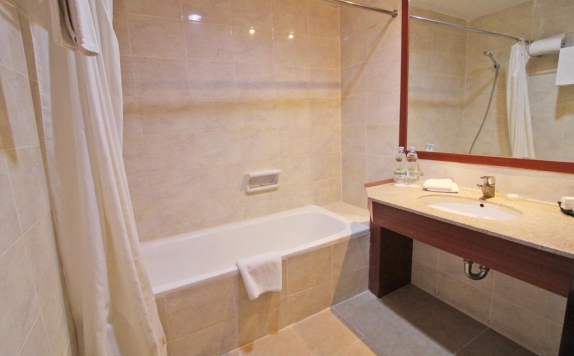 bathroom di Swiss-Belhotel Manokwari