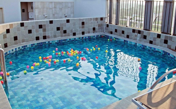 Swimming Pool di Swiss-Belinn Cikarang