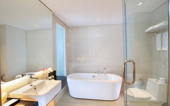 Bathroom di Swiss-Belinn Modern Cikande