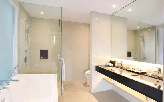 Bathroom di Swiss-Belinn Modern Cikande