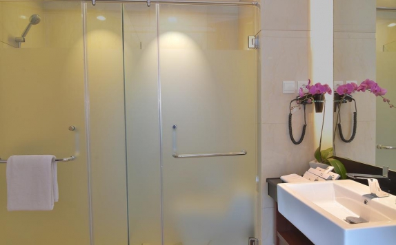 Bathroom di Swiss-Belresort Watu Jimbar