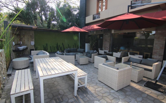 Outdoor Seating di Syailendra Hotel Jepara