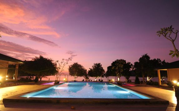 Swimming Pool di Sylvia Resort Komodo Flores