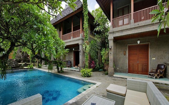 Swiming pool di Taman Suci Suite & Villas