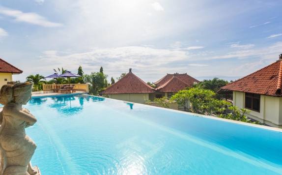 Swimming pool di Taman Surgawi Resort and Spa (Formerly Taman Ujung Resort and Spa)