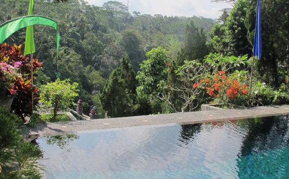 Swimming Pool di Tanah Merah Resort