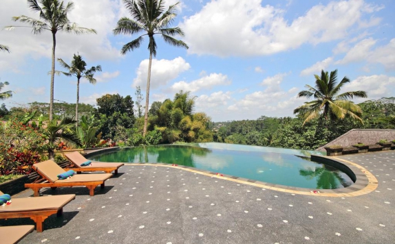 Swimming Pool di Tanah Merah Resort