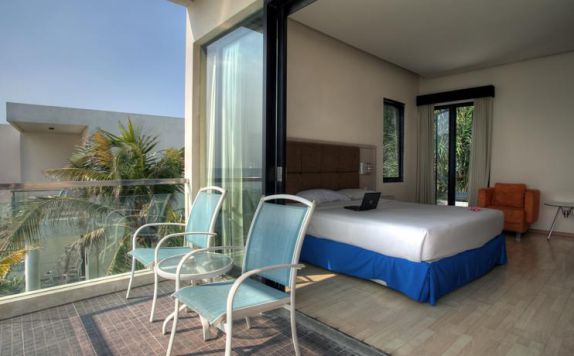 balcony di Tanjung Kodok Beach Resort