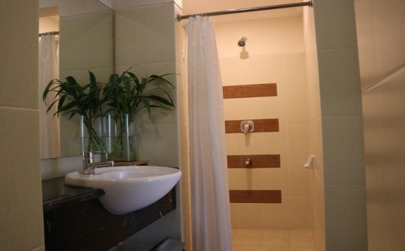Bathroom di Tanjung Plaza Hotel Tretes