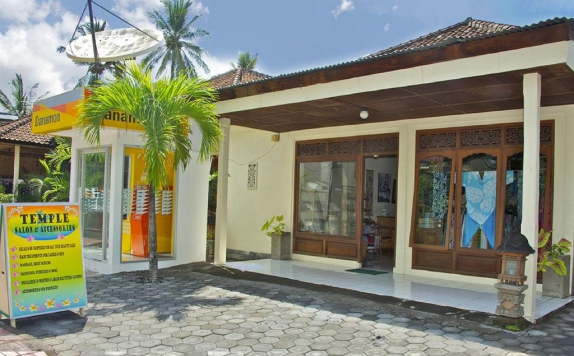 Tampilan Eksterior Hotel di Temple Cafe and Seaside Cottages