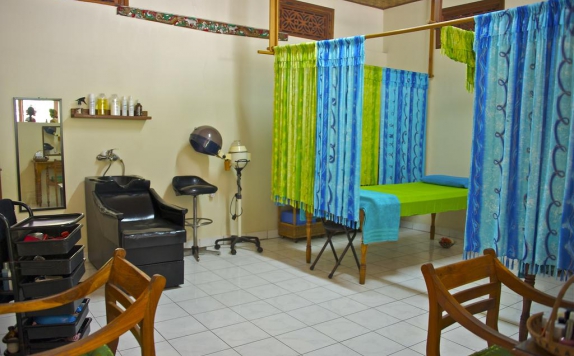 Tampilan Spa Hotel di Temple Cafe and Seaside Cottages