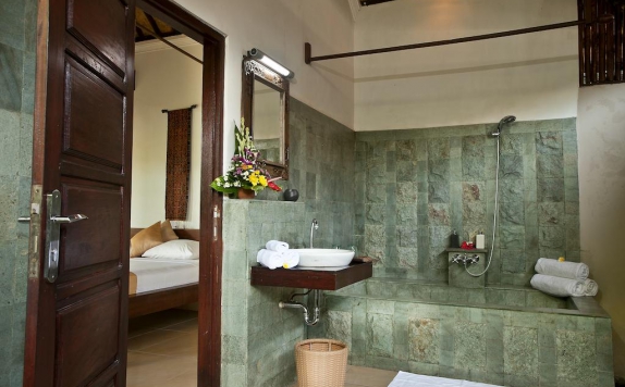 Tampilan Bathroom Hotel di Teras Bali Sidemen