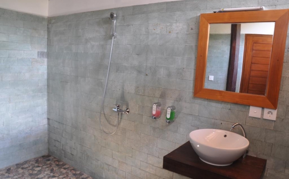 Tampilan Bathroom Hotel di Teras Bali Sidemen