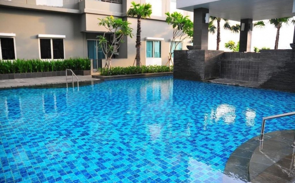 Swimming pool di Thamrin Condotel Hotel