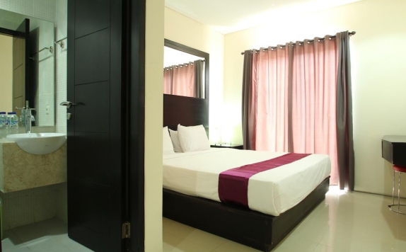 Guest Room di The Airport Kuta Hotel