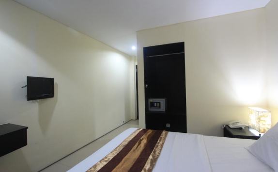 Guest Room di The Airport Kuta Hotel