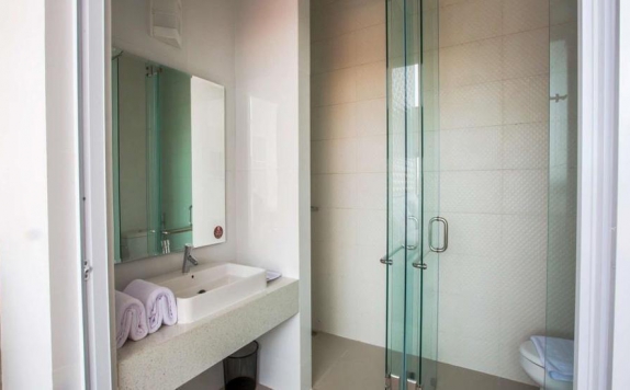 Bathroom di The Alimar Premier Hotel