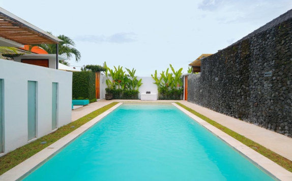 Swimming Pool di The Apartments Canggu