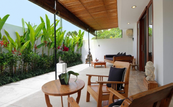 teras di The Apartments Canggu