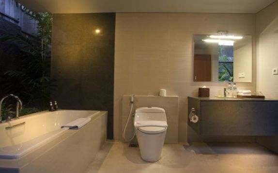 bathroom di The Astari Villa