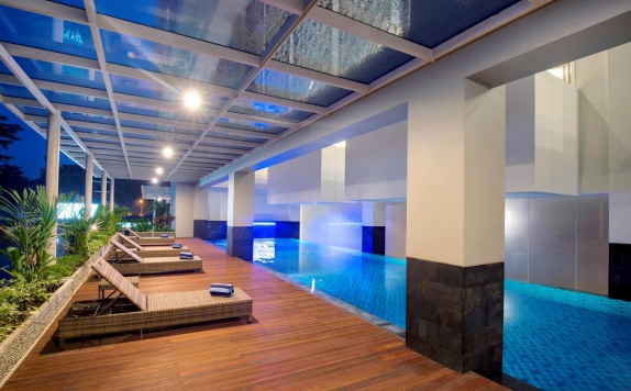 Swimming pool di The Atrium Hotel and Resort Yogyakarta