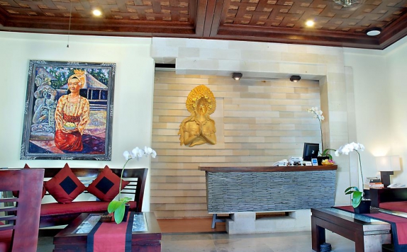 Receptionist di The Bali Dreams Luxury Suite Villa and Spa