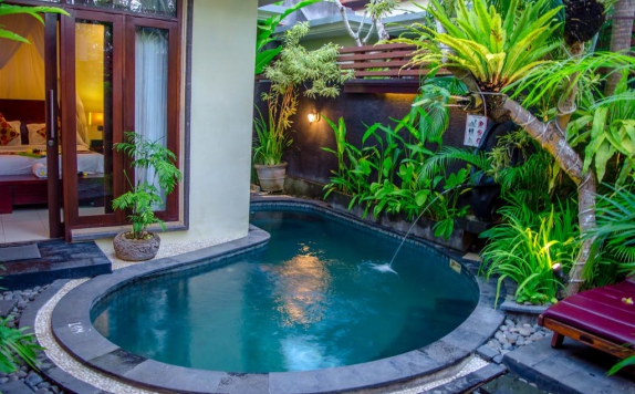 Swimming Pool di The Bali Dreams Luxury Suite Villa and Spa