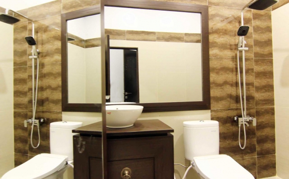 Bathroom di The Baliview Luxury Villas & Resto