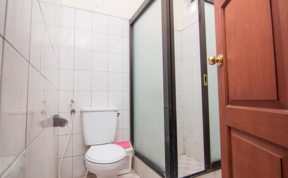 Bathroom di The Bandungan Hotel