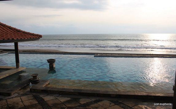 Kolam Renang di The Banten Beach Resort