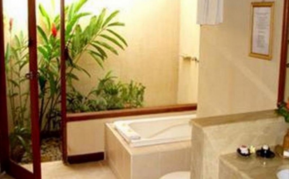 bathroom di The Benoa Beach Front Villas & Spa