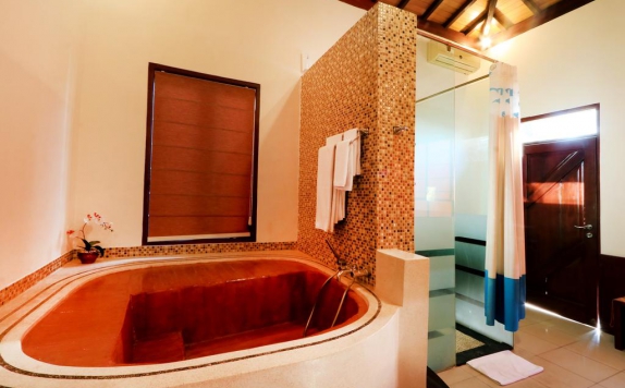 Bathroom di The Beverly Hills Bali