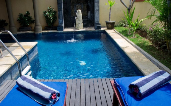 Swimming Pool di The Beverly Hills Bali