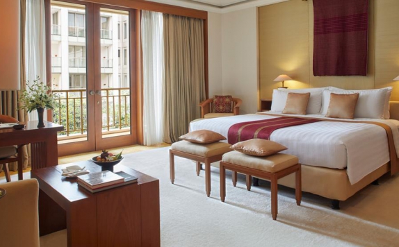 bedroom di The Dharmawangsa Hotel