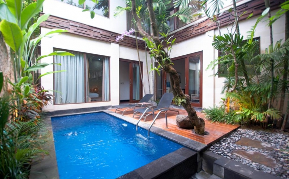 swiming pool di The Dipan Resort, Villas and Spa