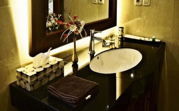 Amenities bathroom di The Gecho Inn Country