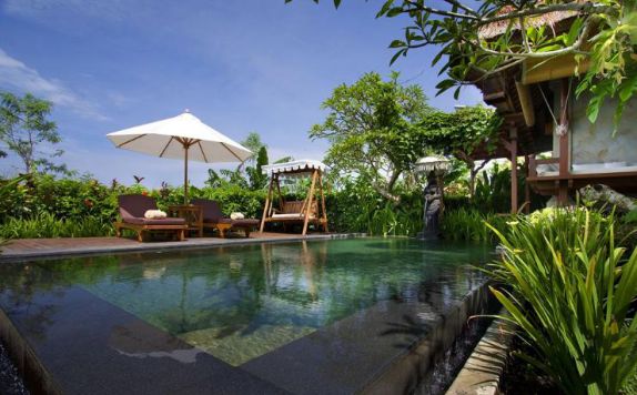 swimming pool di The Hill Villas