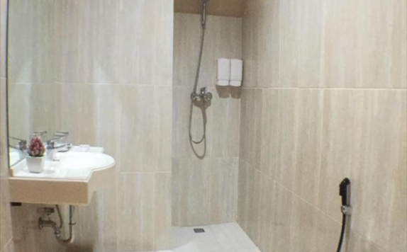 Bathroom di The Hotel Samarinda