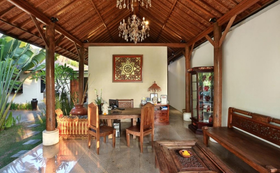 Receptionist di The Kampung Ubud Villa