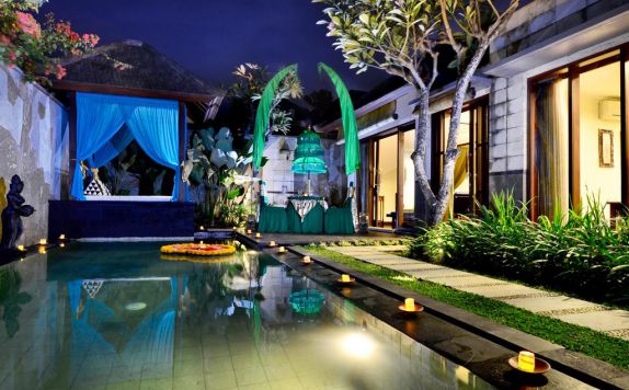 exterior di The Khayangan Dreams Villa