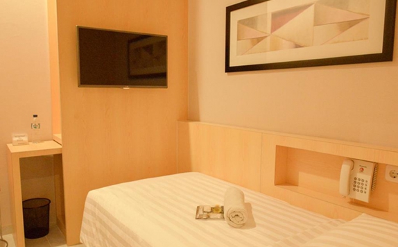 kamar tidur di The Luxe Boutique Guest House