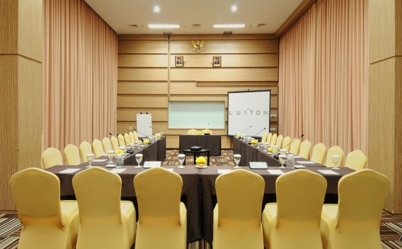 Meeting room di The Luxton Bandung