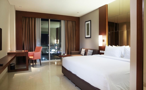 Tampilan Bedroom Hotel di The Luxton Cirebon Hotel & Convention