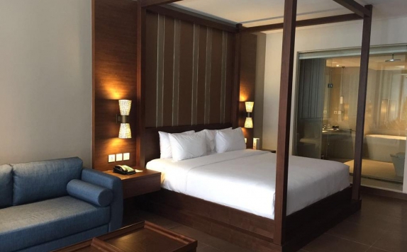Tampilan Bedroom Hotel di The Luxton Cirebon Hotel & Convention