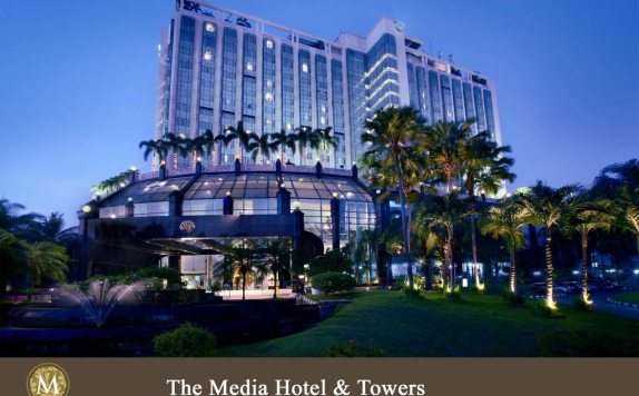 front view di The Media Hotel Dan Towers