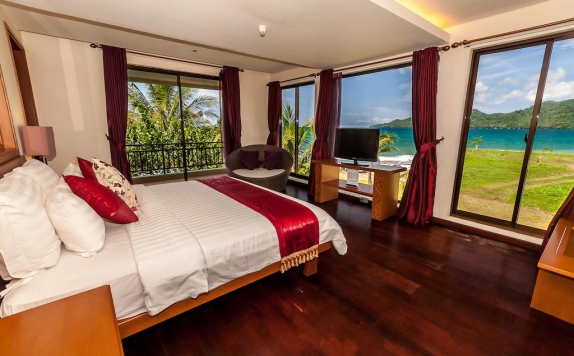 Guest room di The Natsepa Resort & Conference Center