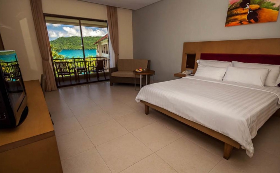 Guest room di The Natsepa Resort & Conference Center