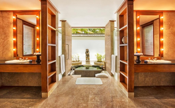 Bathroom di The Oberoi Bali