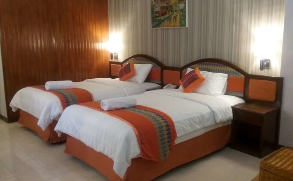 guest room twin bed di The Parapat View Hotel